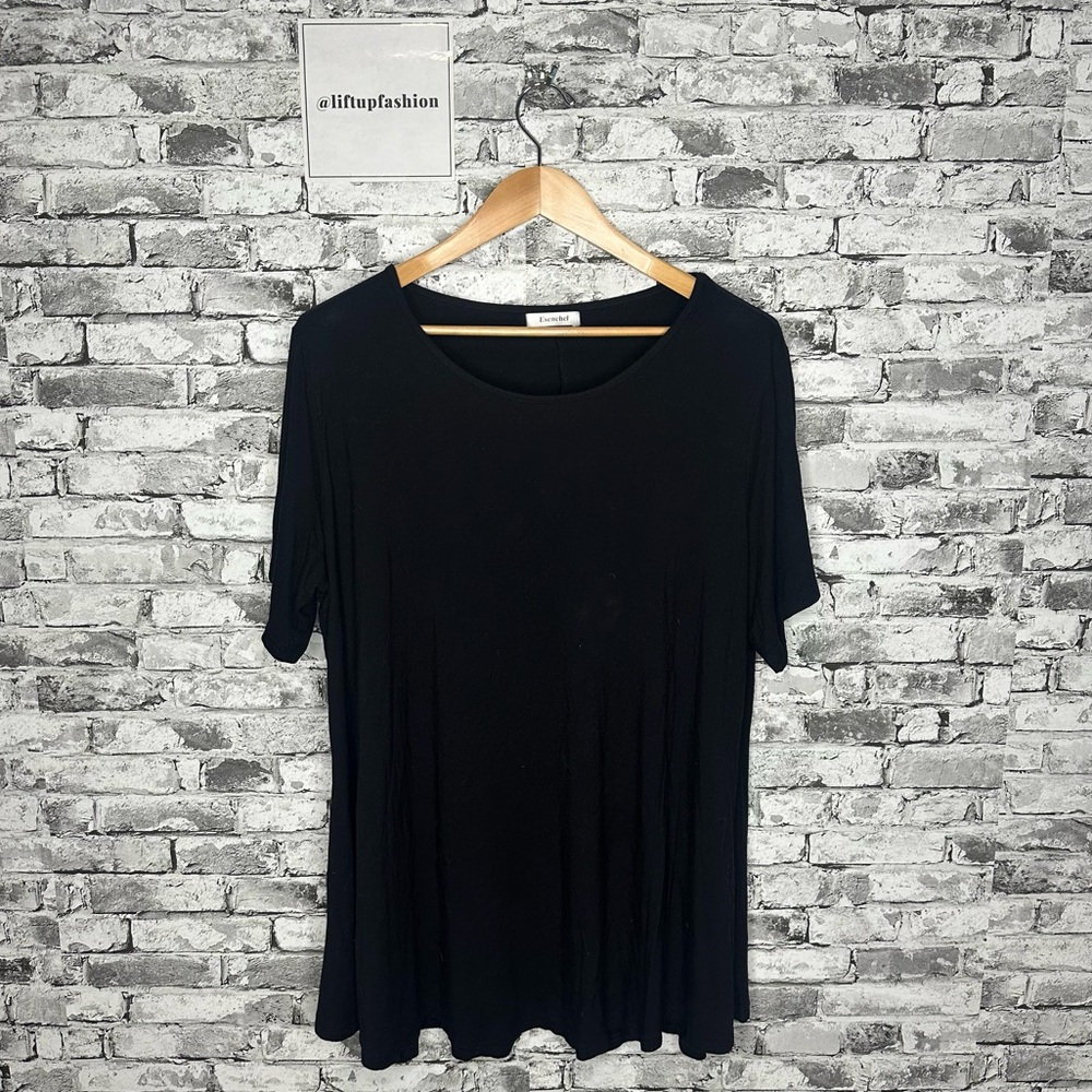 EUC Esenchel Black Relaxed Short Sleeve Tee with Scoop Neckline Size 3X Plus